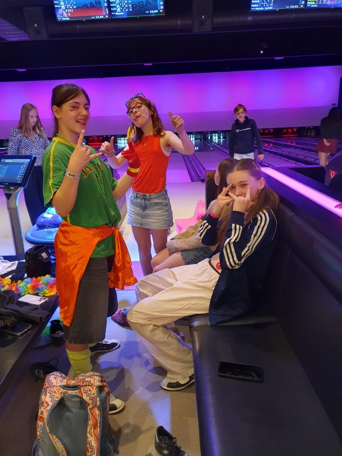 Afbeelding 11 van "strike" a pose