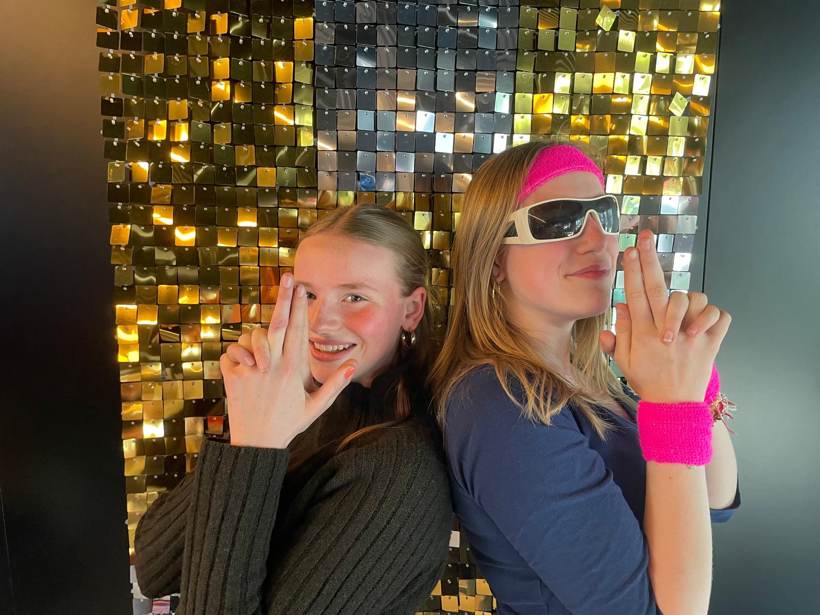 Afbeelding 13 van "strike" a pose
